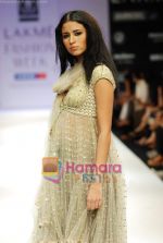 Model walks the ramp for Rehane Show at Lakme Winter fashion week day 4 on 20th Sept 2010 (58).JPG